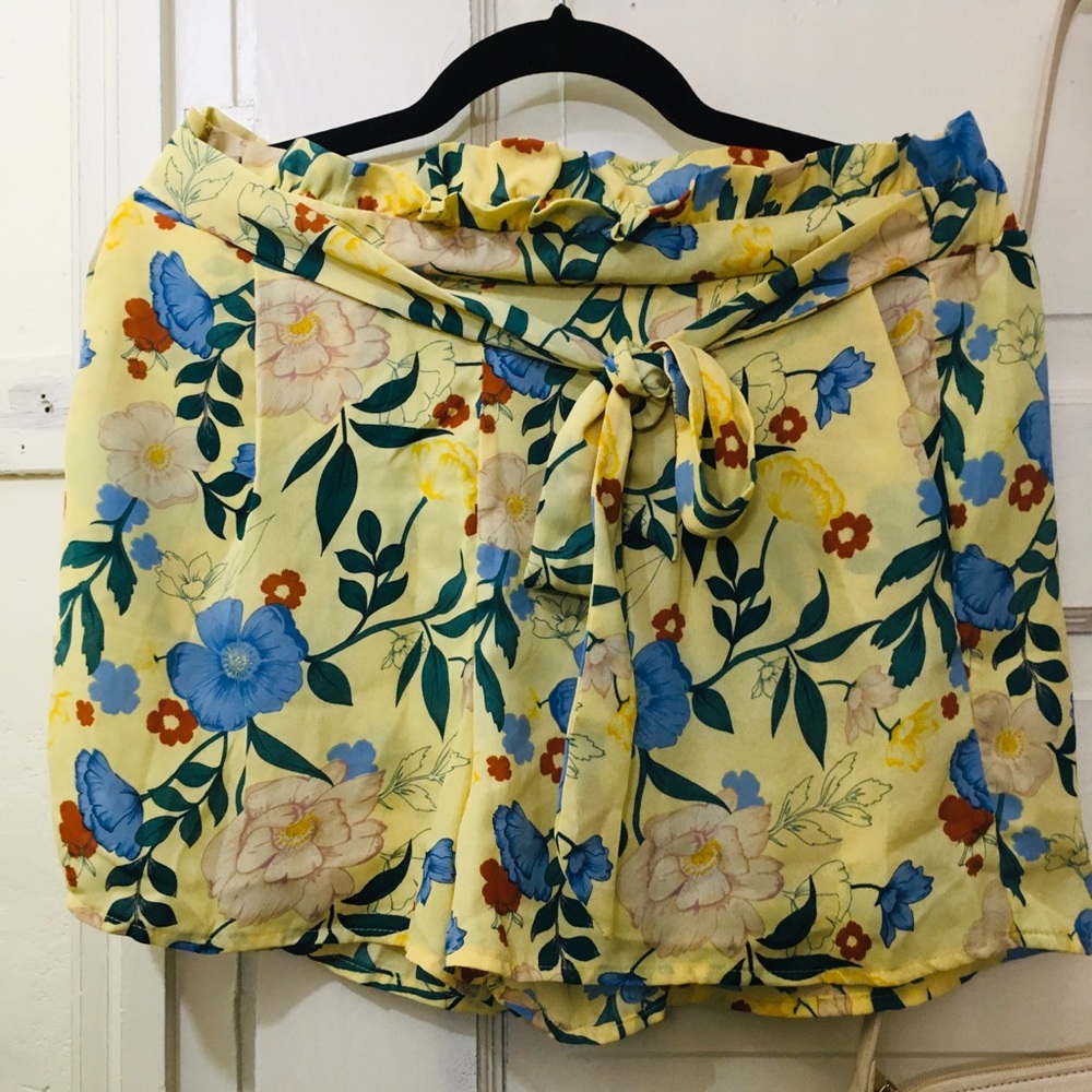 Floral Printed Bow Shorts